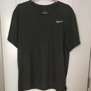 NIKE Men's Black Short Sleeve Dri-FIT Tee Size XL